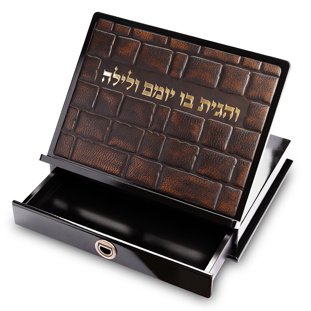סטנדר שולחני ומגירה "כותל" מעץ בשילוב דמוי עור